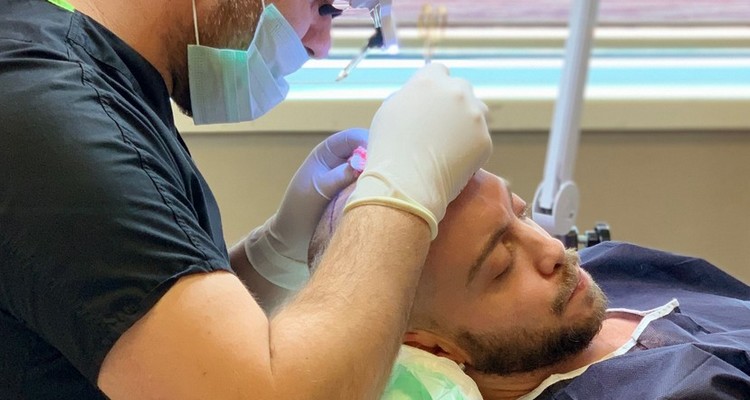 Wer kann eine Haartransplantation durchführen?